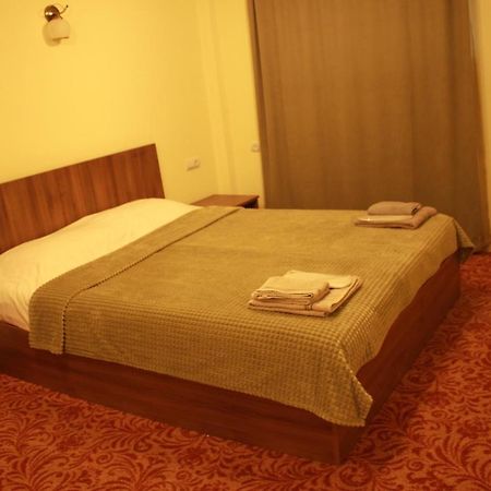 Hotel International 耶烈万 外观 照片