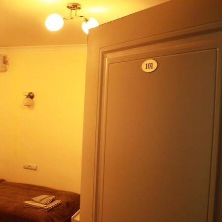 Hotel International 耶烈万 外观 照片
