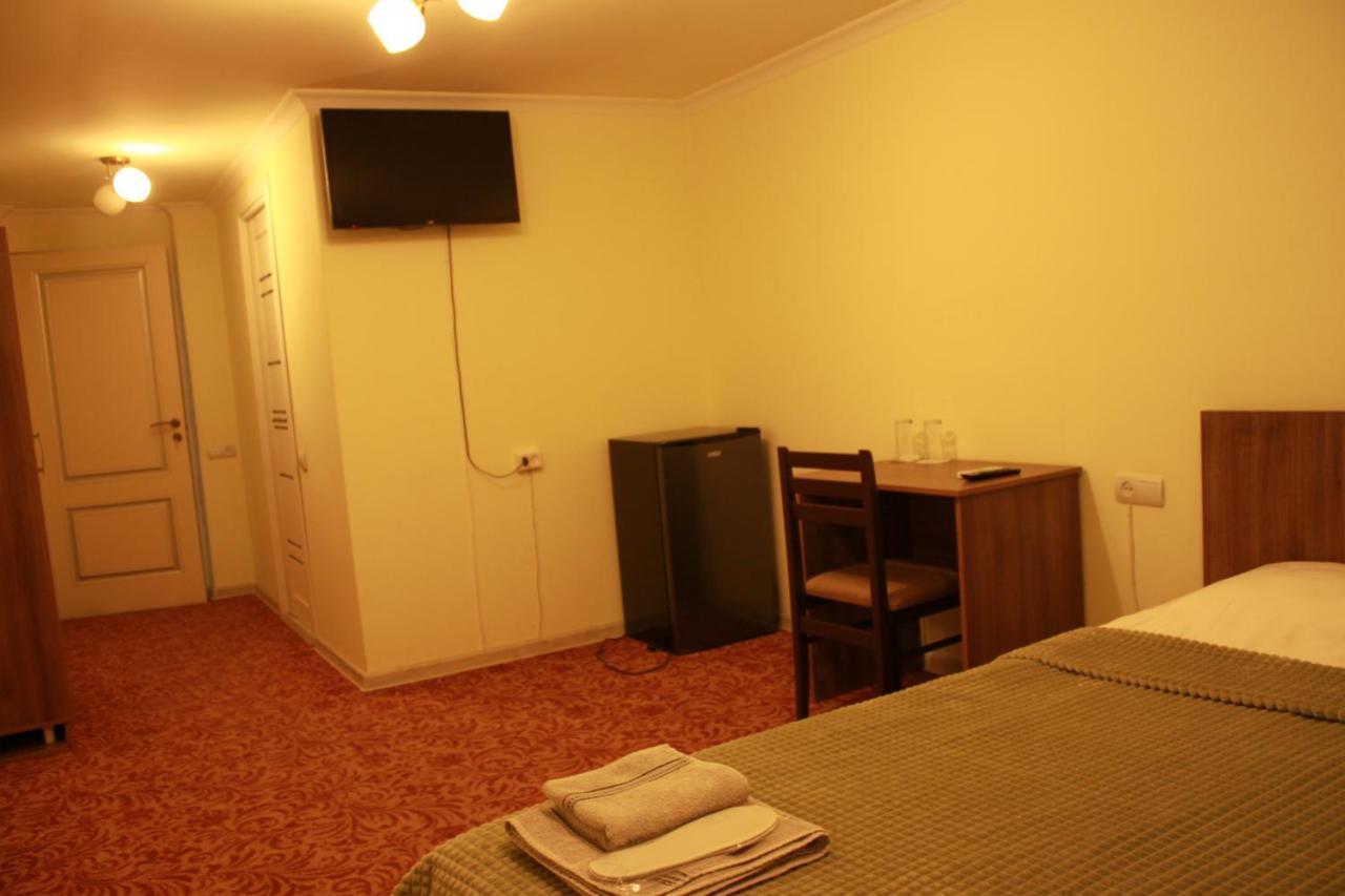 Hotel International 耶烈万 外观 照片