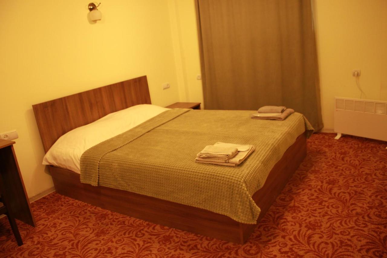 Hotel International 耶烈万 外观 照片