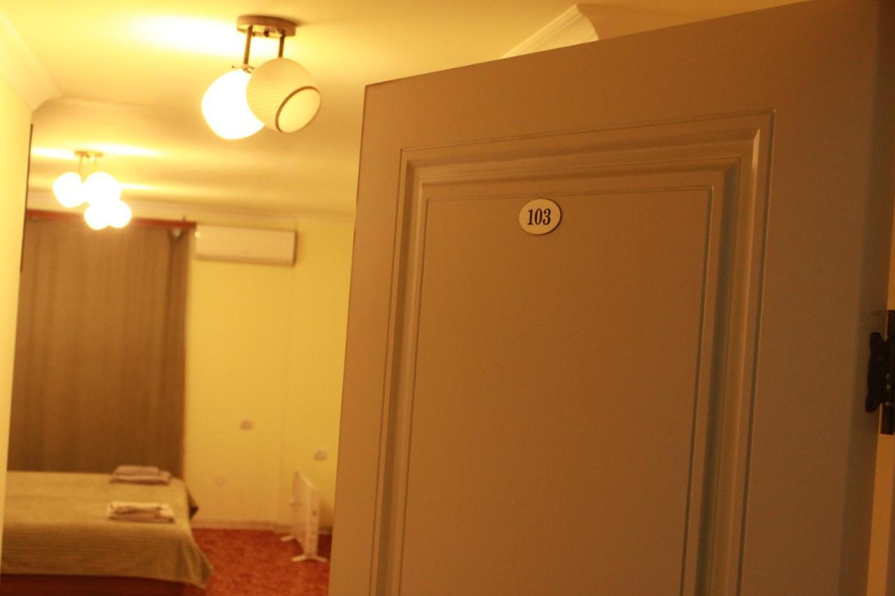 Hotel International 耶烈万 外观 照片