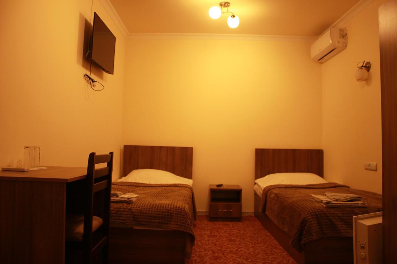 Hotel International 耶烈万 外观 照片