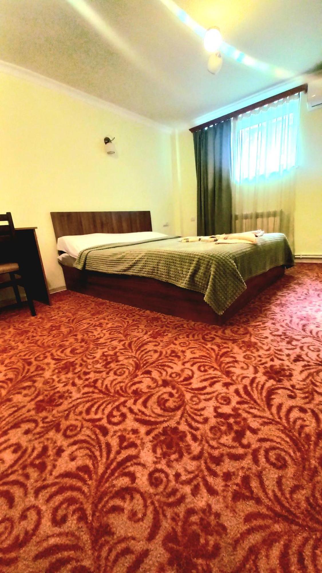 Hotel International 耶烈万 外观 照片
